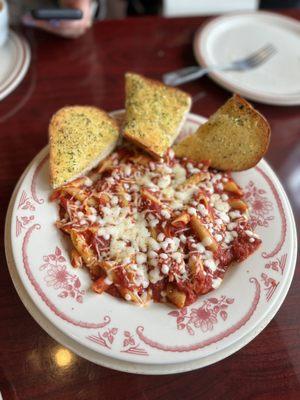 Penne pasta with mariana sauce