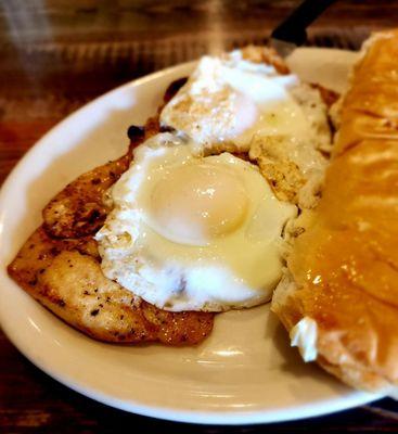 Pollo al Caballo (chicken breast, eggs and Cuban toast)