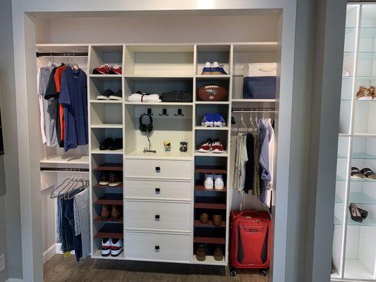 Showroom - hallway closet