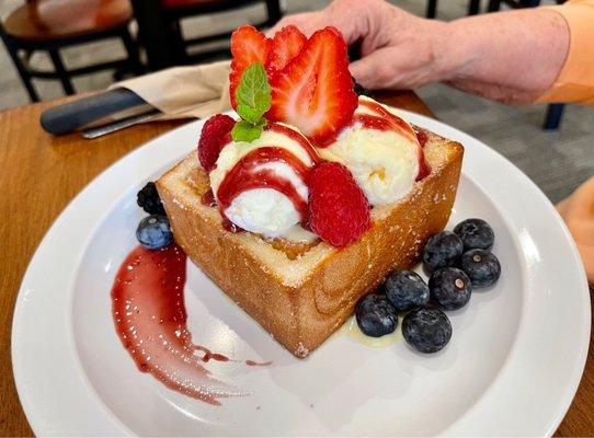 Berry berry honey toast