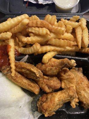 5. Wing Combo (8pcs) honey lemon pepper with fries. Had a peach drink which was very good.