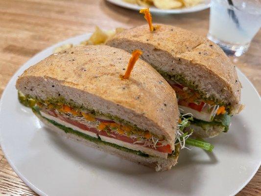 Vegan sandwich with chips