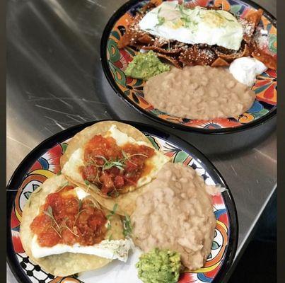 Huevos Rancheros, red chilaquiles