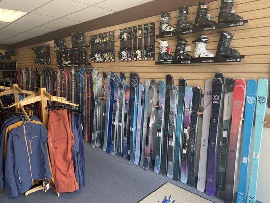 During the winter, our specialty is skiing & snowboarding gear! We have boots, bindings, goggles, helmets, skins, avi gear, ski/helmet bags.