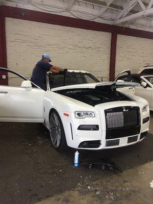 La AutoGlass is experienced in all models even this lovely Rolls Royce Ghost! Give us a call for a free quote!