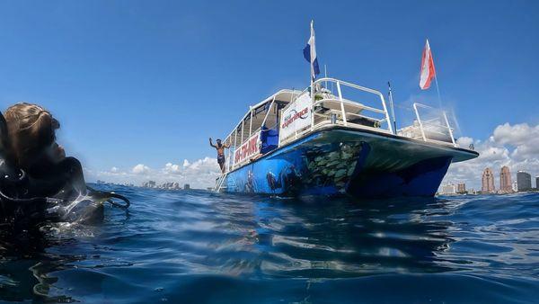 Dive boat picking us up from our drift dive !