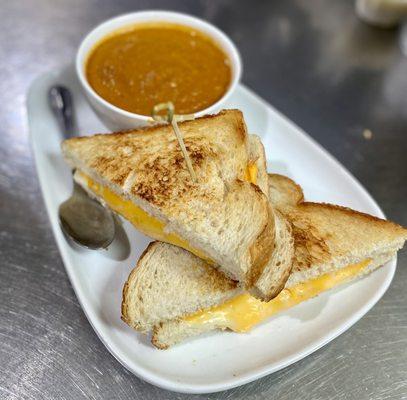 Grilled cheese and Tomato Basil Soup