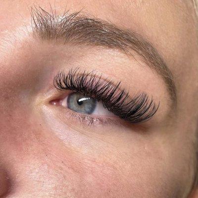 Volume lashes