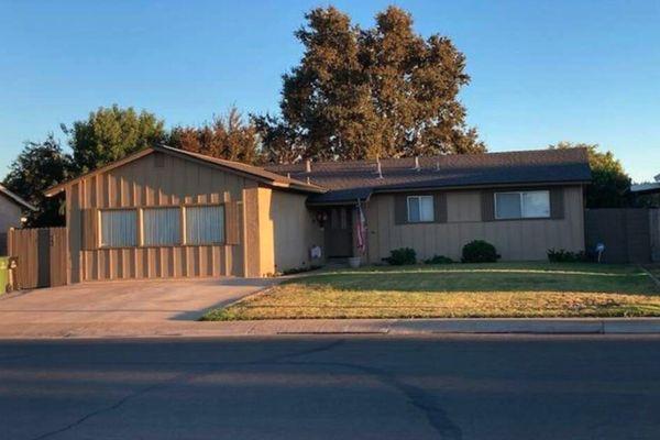 Beautifully cared for home in established neighborhood of Elk Grove. Built in 1972.