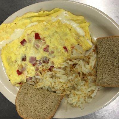 Western Omelet with Hashbrowns & Rye Toast