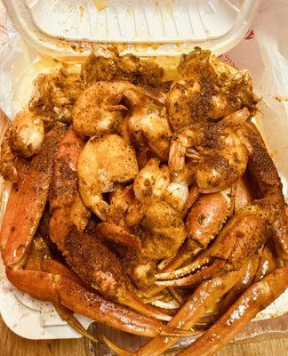 Seafood platter D: Snow crab, jumbo shrimp, corn, sausage, potatoes, and eggs with House Special seasoning