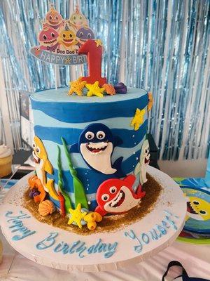 Baby Shark cake