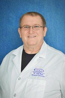 Optometrist in Pasadena, Texas: 
 John Mann, O.D.