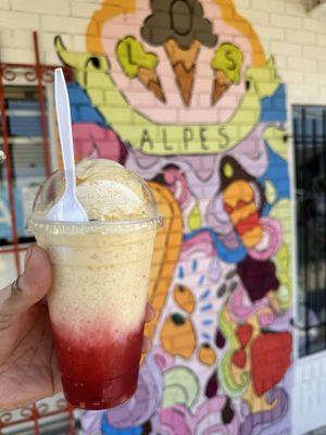 Los mejores raspados !!  Y muy amable la señora. Mi familia tiene 30 años vinendo a este local y nunca le fallan.