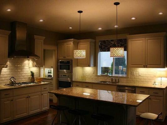 Kitchen Lighting - Recessed lights, under cabinet lights and island hanging fixtures.