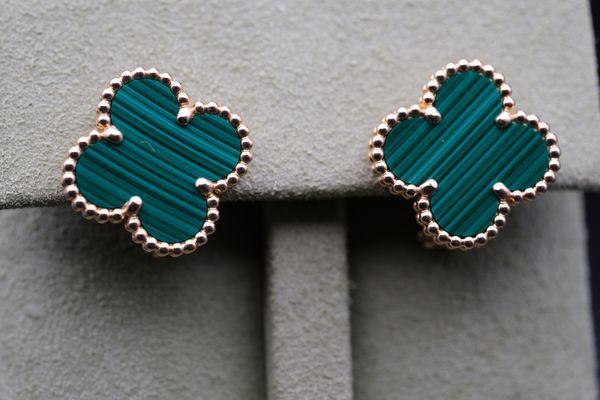 Alhambra Motif Earrings, Malachite in Yellow Gold