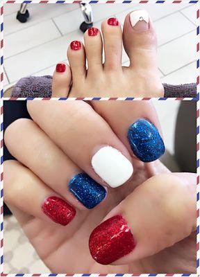 4th July design. Anna only charged $5 for the big toe nail design. Hehe...