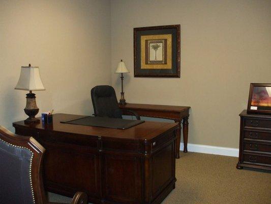 Lake Wylie Chamber of Commerce Business Center offers fully furnished offices for rent by small businesses or for satellite office for Co.