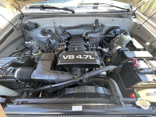 Richard did a phenomenal job of cleaning up the engine bay after he finished too. Top notch work!