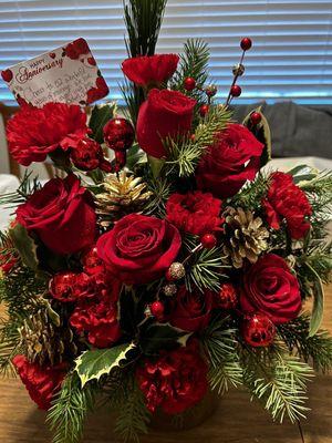 Holiday Elegance Bouquet - Premium.