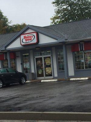 Honey Dew Donuts of Bellingham -- 290 Pulaski Boulevard / Route 126, Bellingham           Storefront