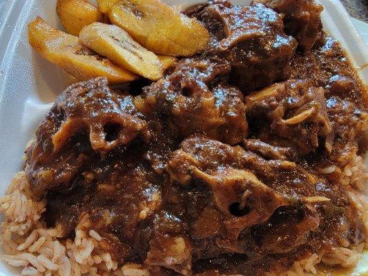 Oxtail, peas and rice, plantains