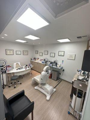 Where all the magic happens... Dr. Lee's room! Come get the rejuvenation you so deserve!