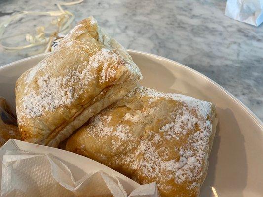 Guava and cheese pastelito