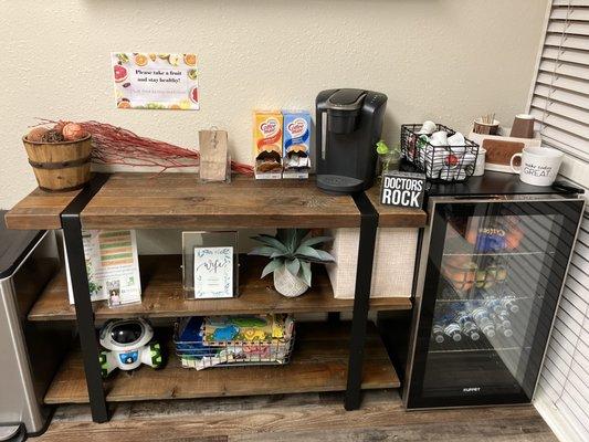 Complimentary water and coffee for the patients. And toys with coloring material for the kids. take a healthy fruit on your way out!