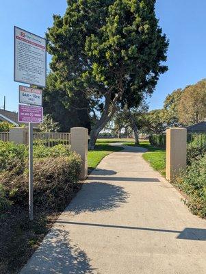 Entrance to the park from Dunrobin Ave