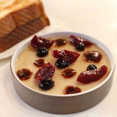 Foie gras mousse & cherries, brioche