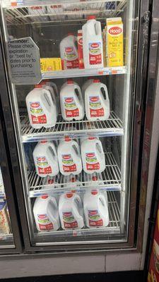 Again, they ran out of 1-gallon 2% milk. Only option left is the pricier quart. Looks like they don't even stock 1-gallon 2% milk.