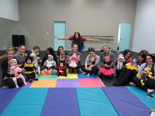 Little Beats babies dressed up for Halloween! Circle time is how we always begin a Music & Movement class.