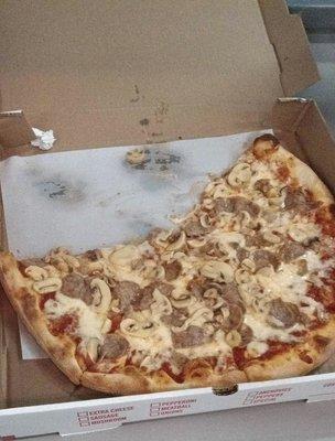 White mushroom and sausage Large Pizza