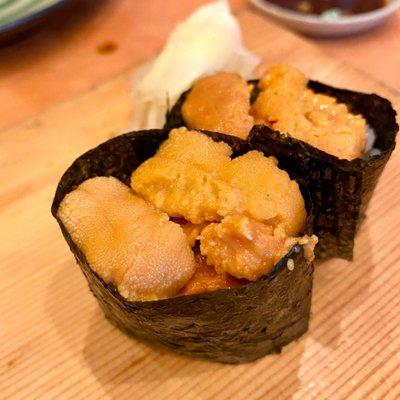 2 Pieces Uni Nigiri, yum!