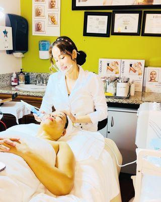 Ultrasound  facial less wrinkles brighter and shine skin  by Jenney