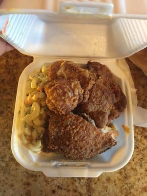 Fried chicken with a side macaroni salad