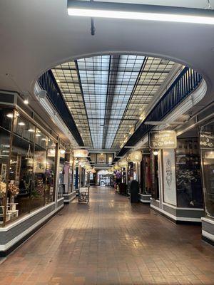 Paddock Arcade, indoor storefronts