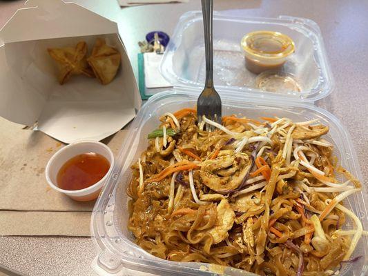 Chicken pad thai medium heat, crab Rangoon and peanut sauce