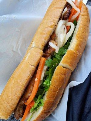 Lemongrass chicken bahn mi