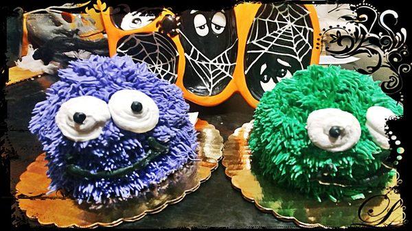 Critter cakes