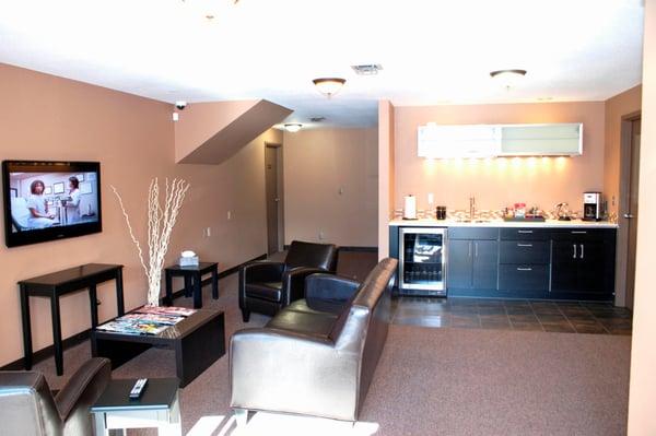 Our Customer Lounge features a Coffee Bar, Big Screen, Kids Play Corner and a full view of the Shop Area.