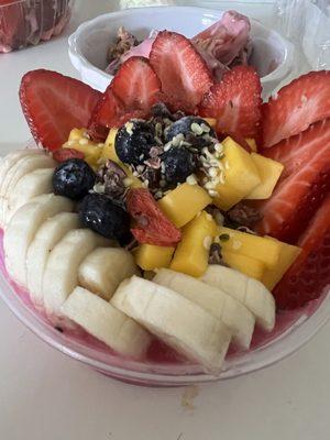 Dragon fruit Açaí Bowl - DELICIOUS