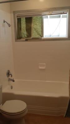 Epoxy refinish tub and tile