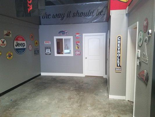 Garage & Show room