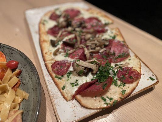 Ai funghi e salsiccia (wild boar flatbread)