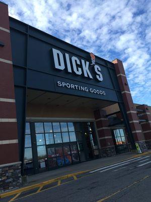 Dick's Sporting Goods -- Shoppes @ Blackstone Valley : 70 Worcester Providence Tpke, Millbury          Storefront