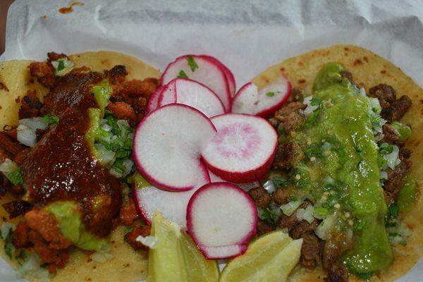 Tacos de Al pastor y Asada con Tortilla de Harina