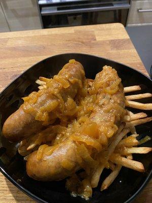 Curry bratwurst with fries