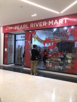 Storefront of Pearl River Mart